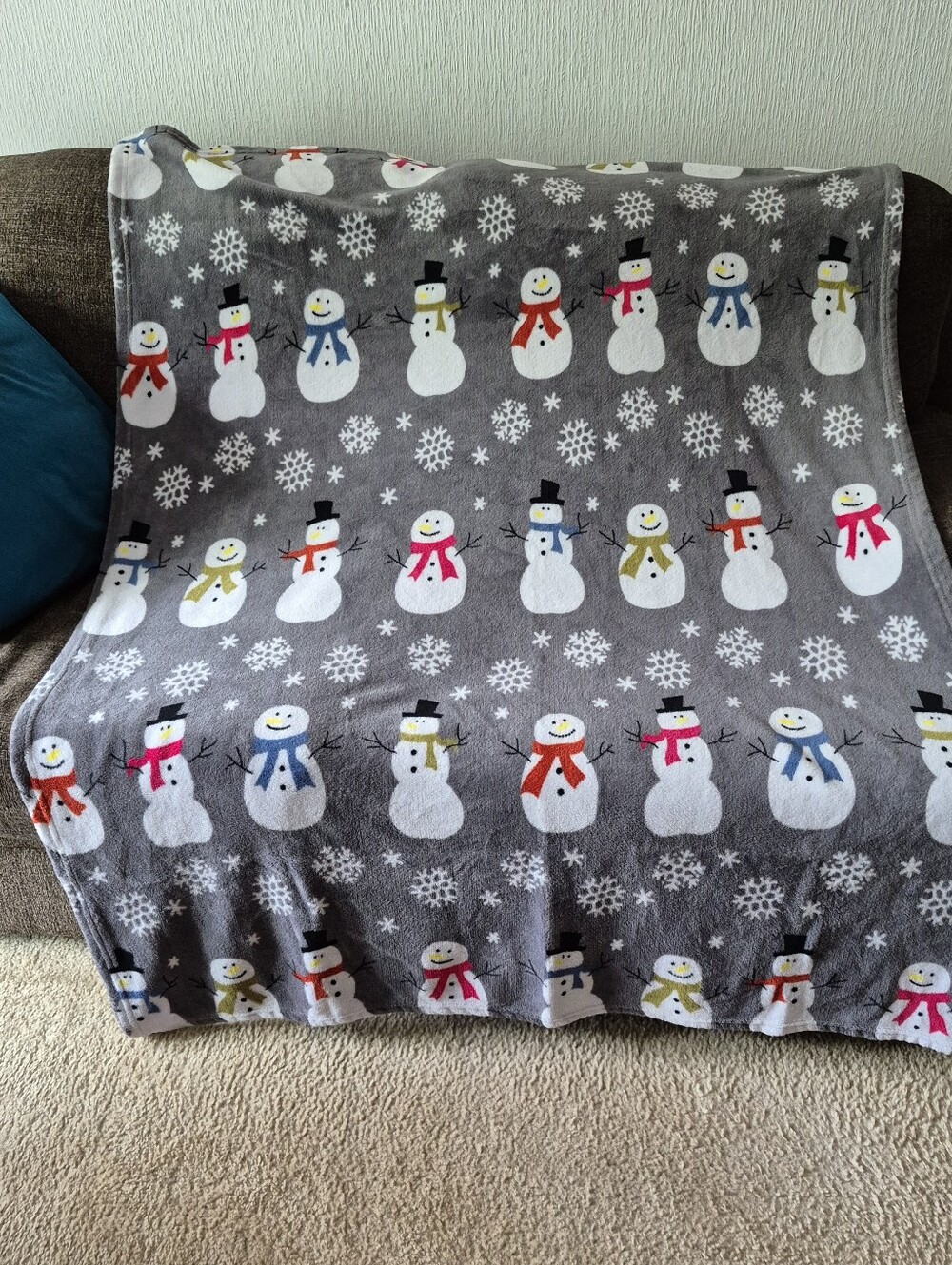 Snowman Holiday Throw Blanket-Gray. Ultra Soft Microplush Sherpa Fleece. 50"x60"